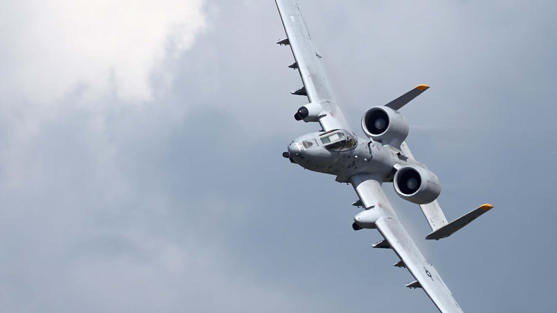 龙舌兰与下午茶之间，富安健洋的防守，一场文明对冲的微型史诗