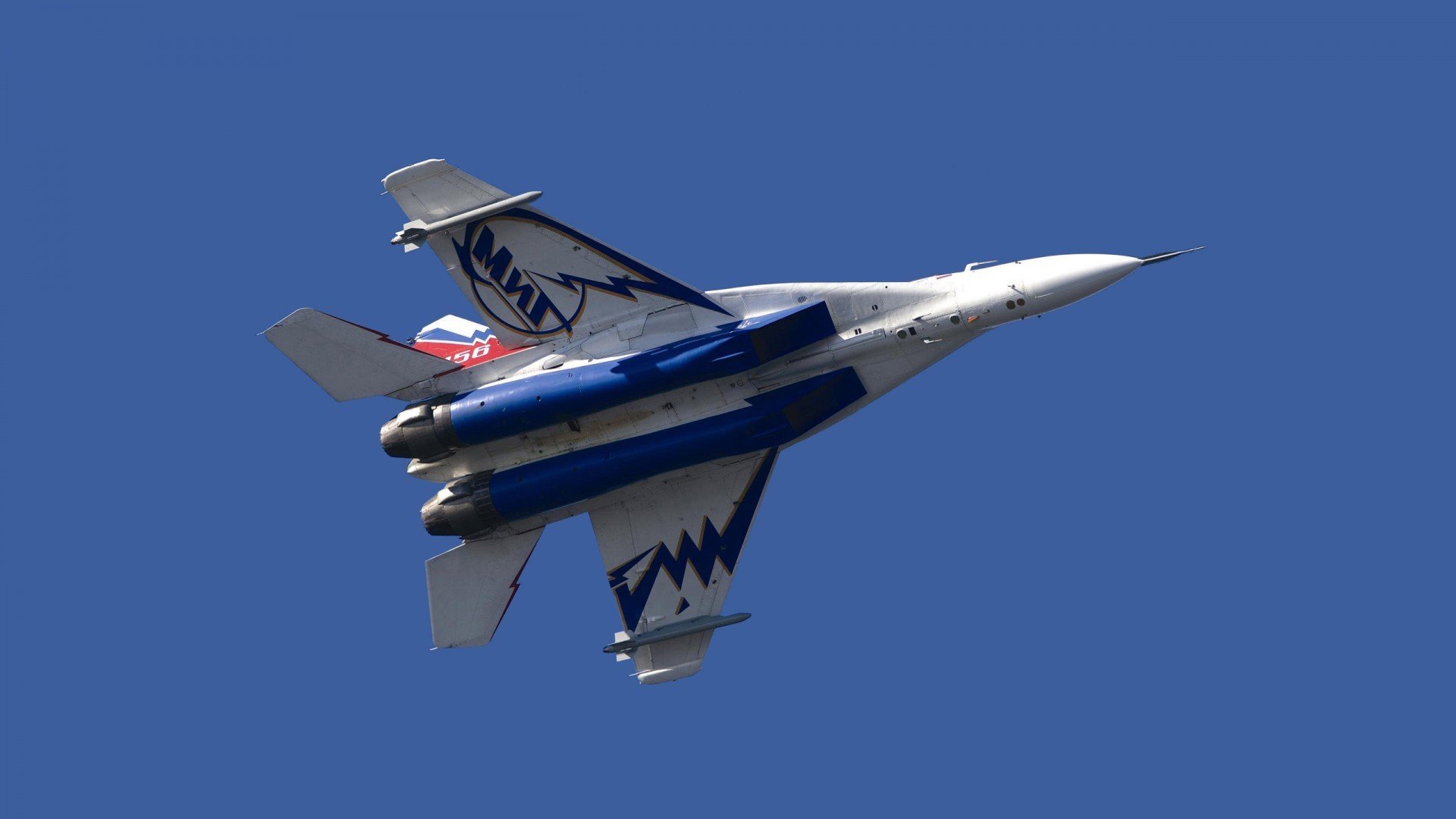 舞台中央，字母哥的独舞与马刺的协奏