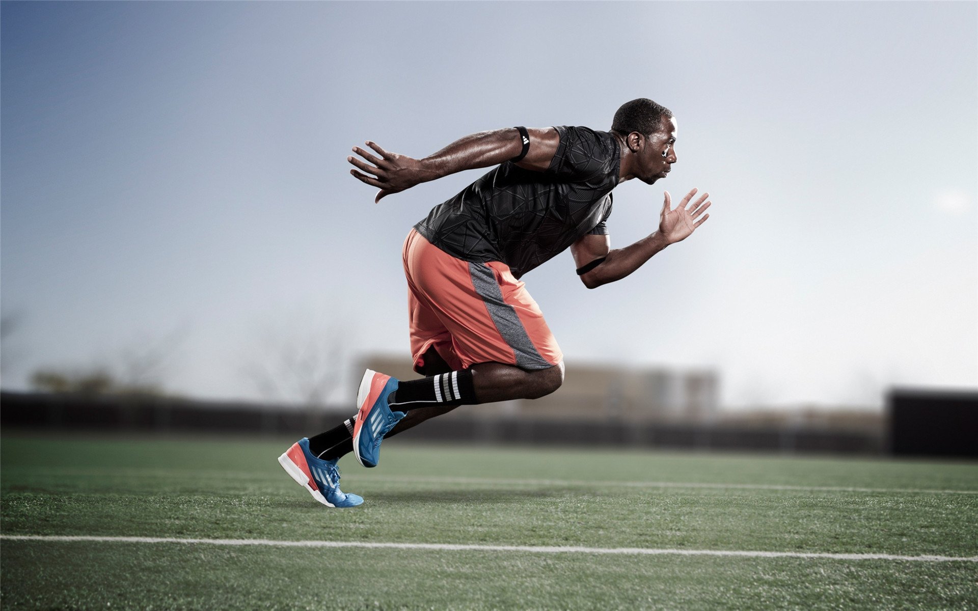 摩纳哥的中卫们，那些以冷静著称的磐石，在那个瞬间，判断这球无法处理。他们的身体，遵循着千万次训练形成的肌肉记忆，选择了最合理的动作，微微侧身，准备迎击可能到来的第二落点争抢