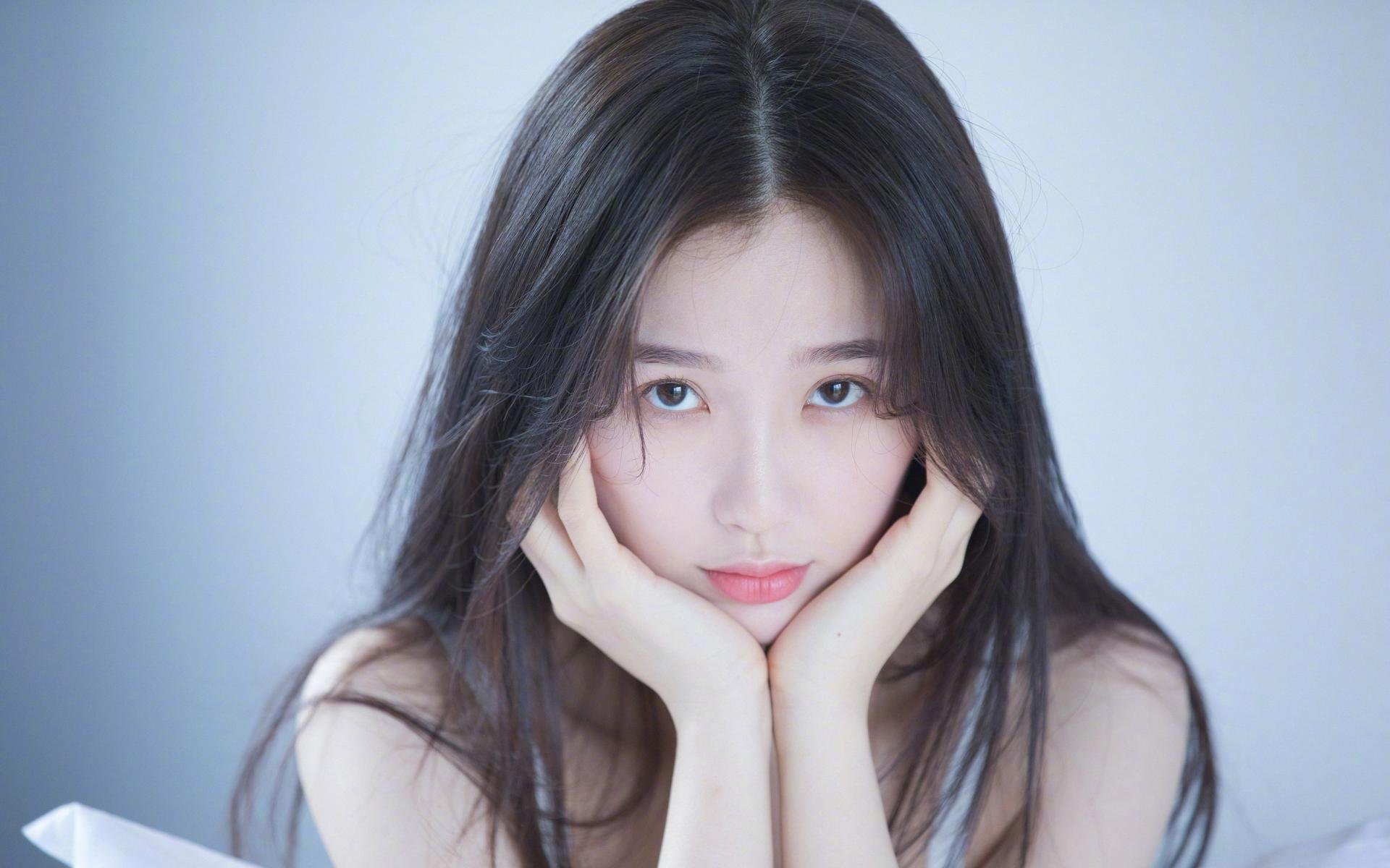 街道与球场，当布克在弯道超越，正如雷霆击穿高原